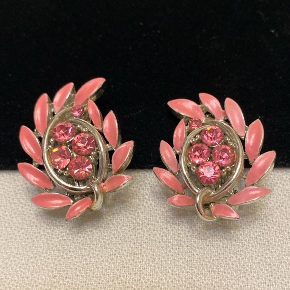Vintage Lisner Pink Enamel And Rhinestone Clip On Earrings - Picture 8 of 13
